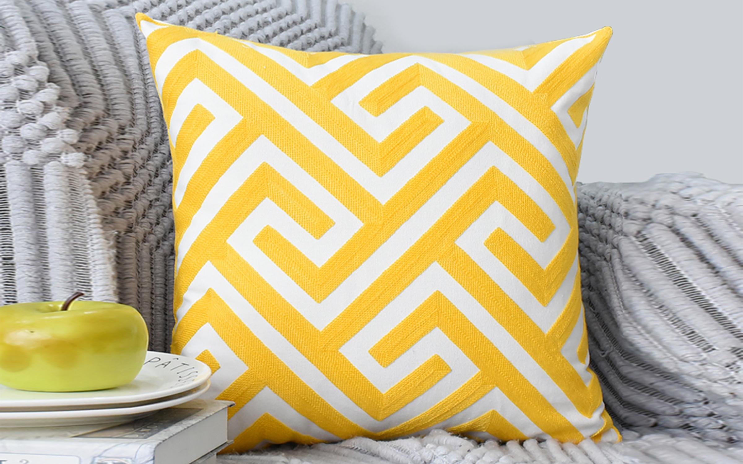 Декоративна перница, жолта + бела  1